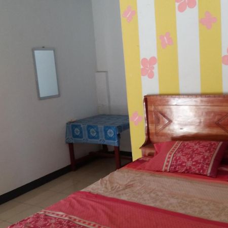 Ekas Beach Guesthouse Mitra Reddoorz Rum bild